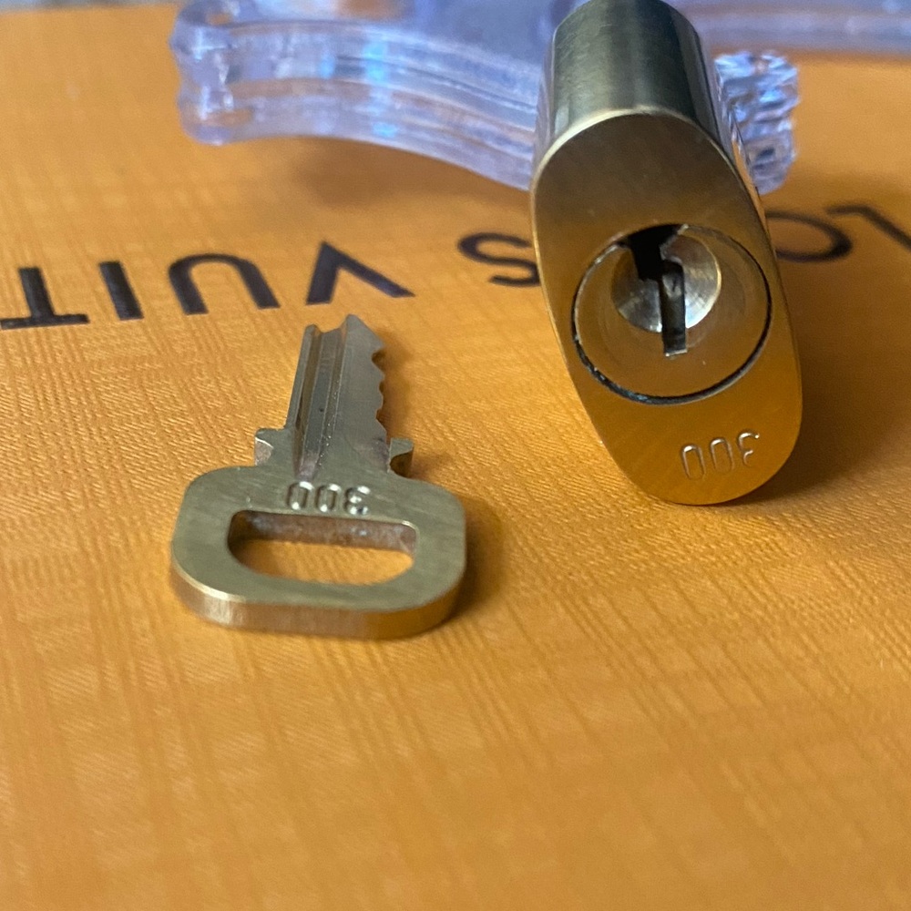 Beautiful Louis Vuitton Lock and Key - Picture 5 of 9